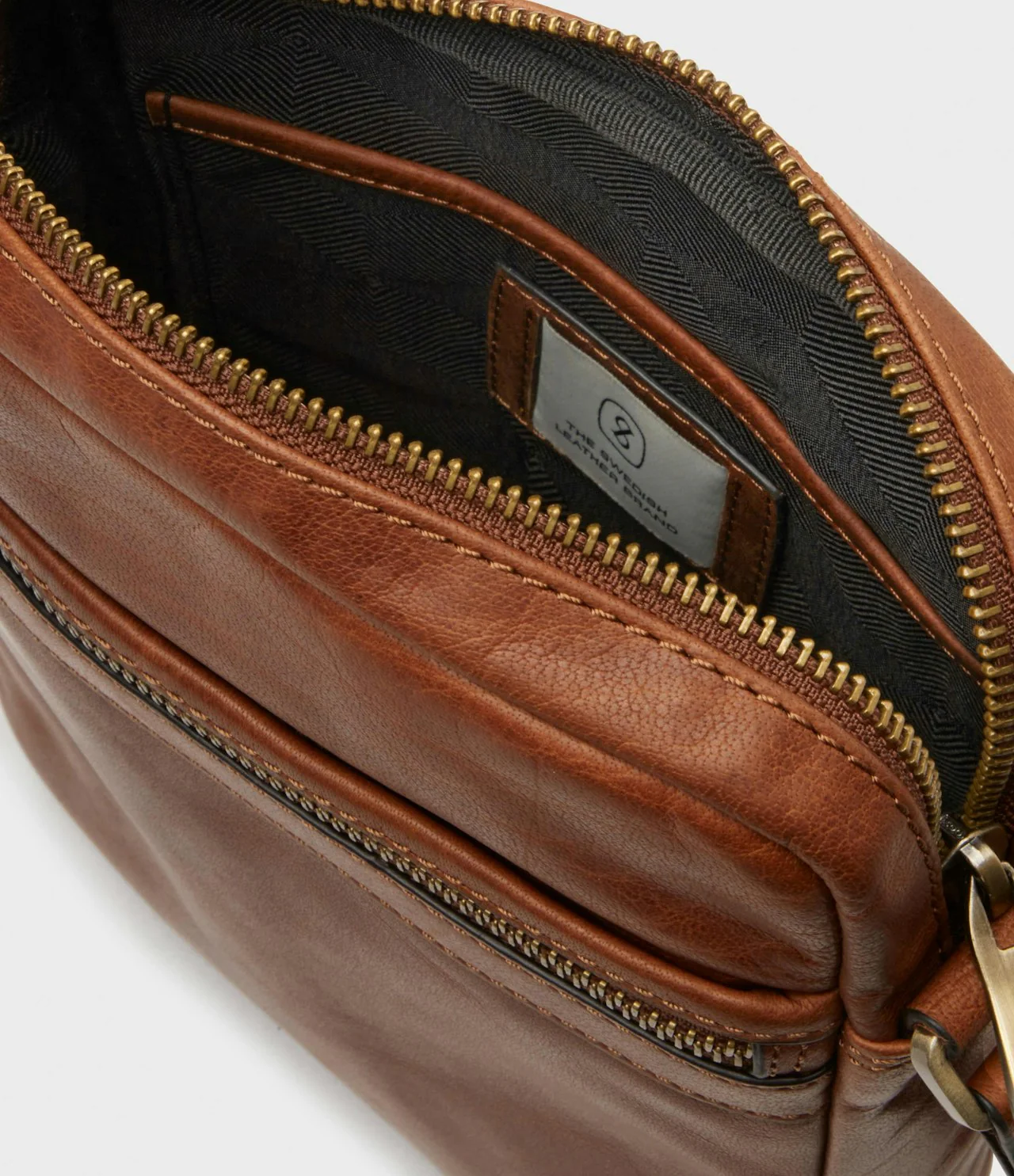 Valle Messenger Bag Brown - Image 3