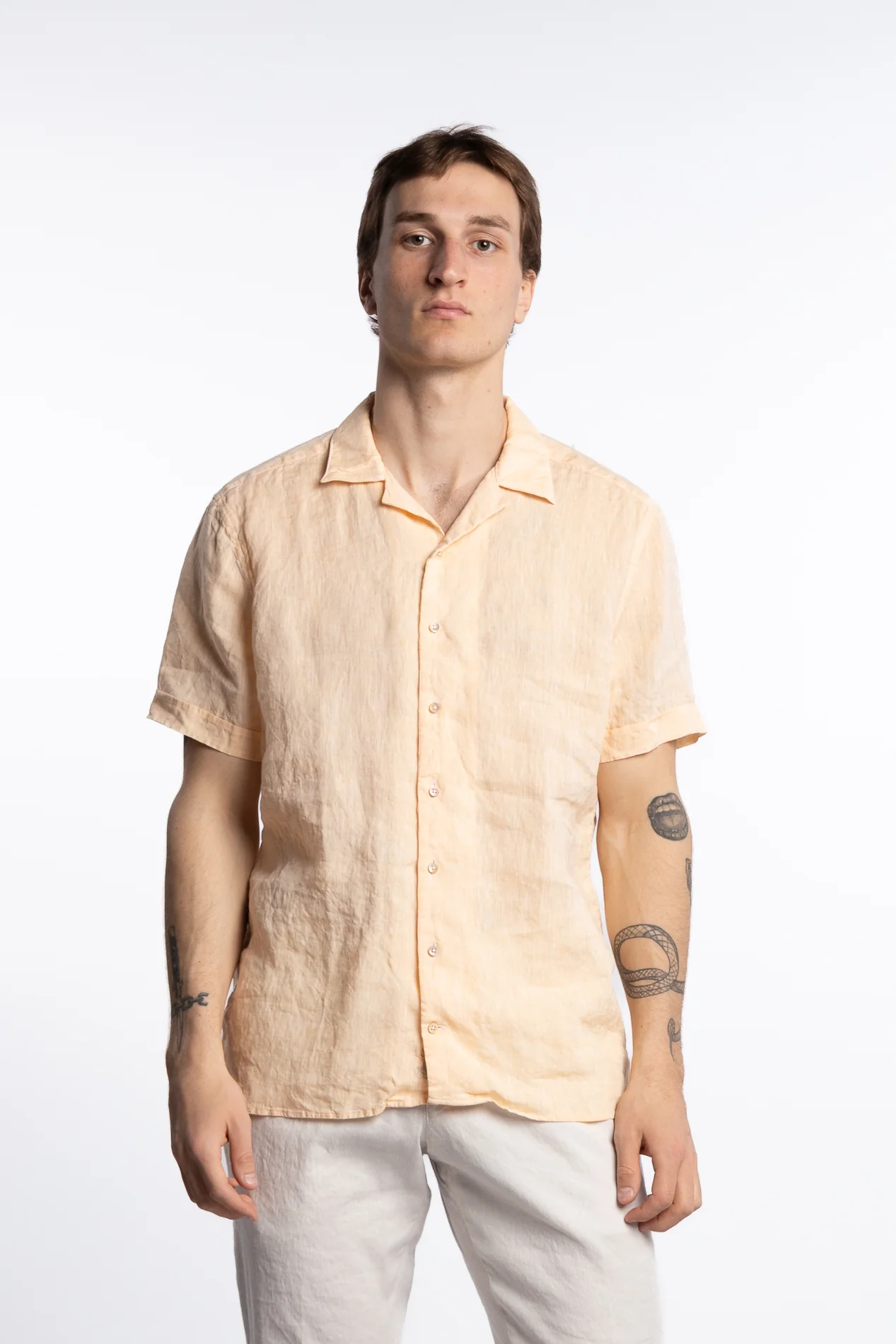 Fitted Body Linen Shortsleeve Shirt