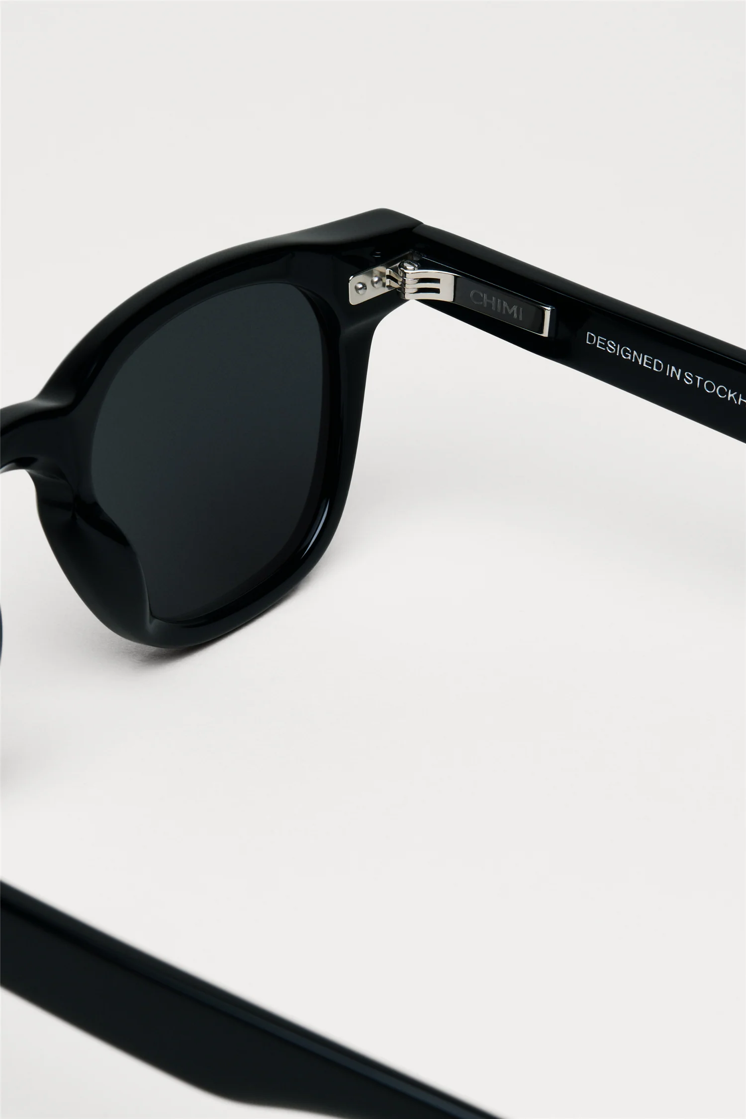 01 Black - Image 4