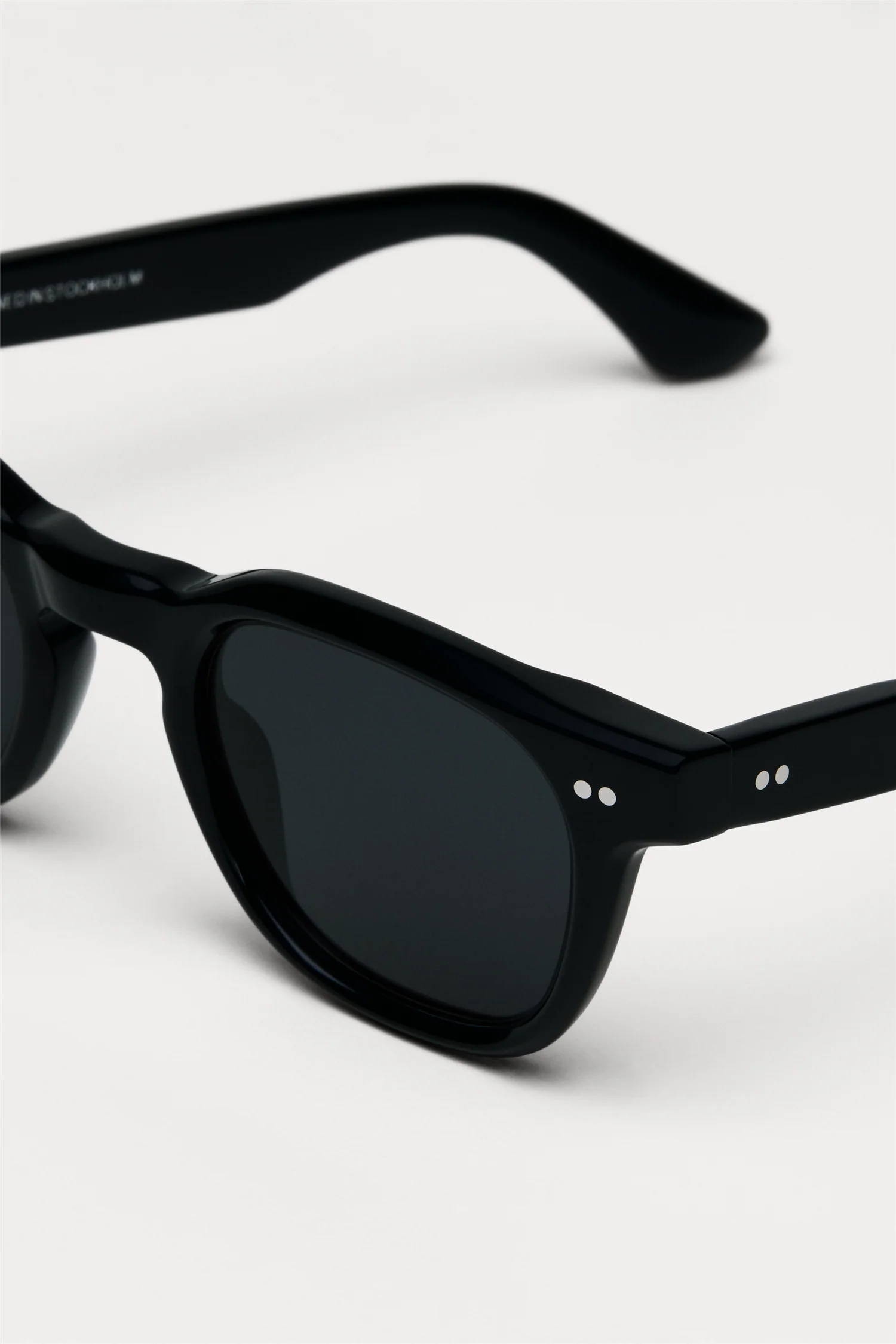 01 Black - Image 5