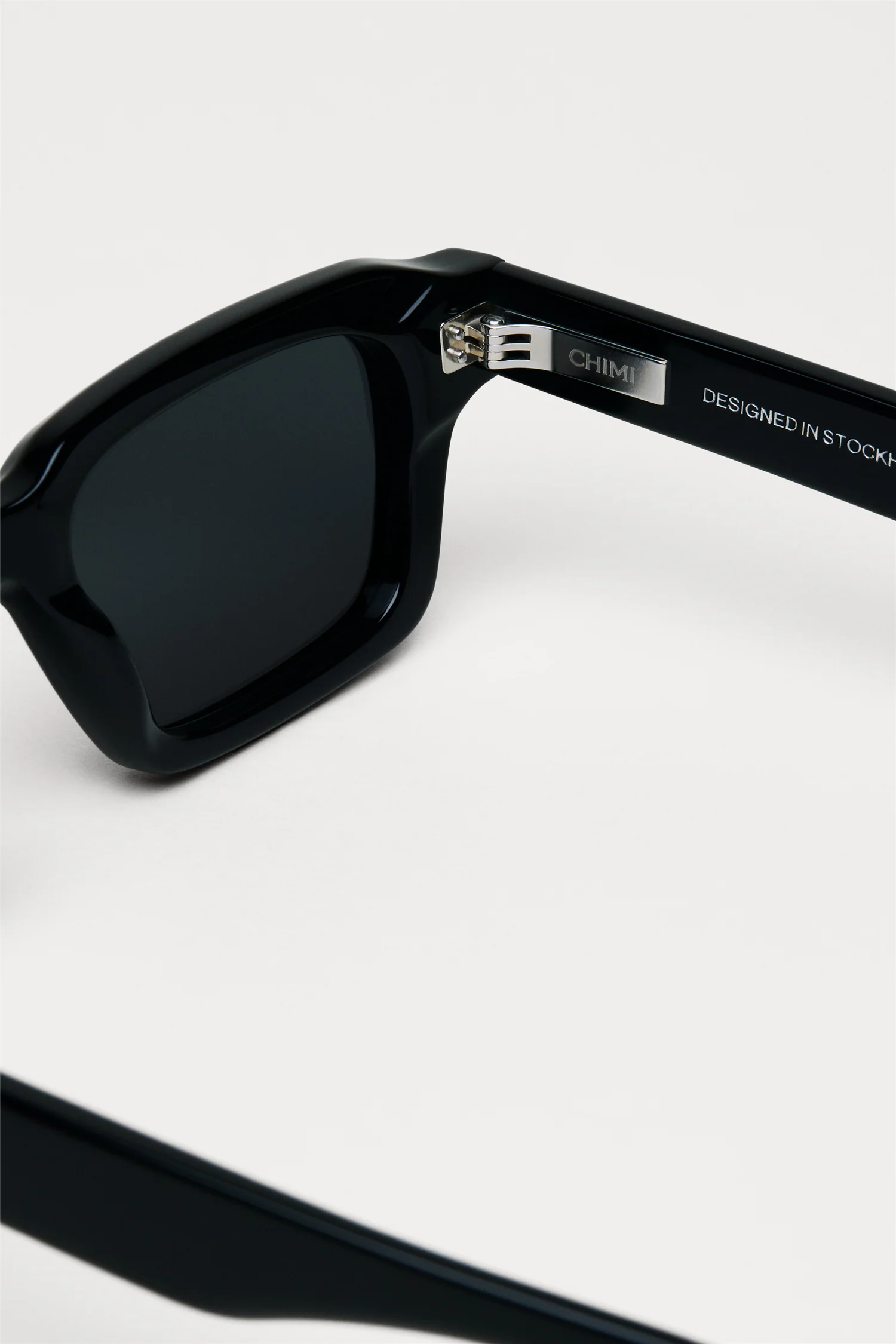 03 Black - Image 4